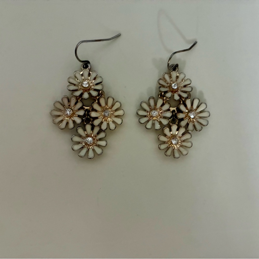Elegant Floral White Earrings